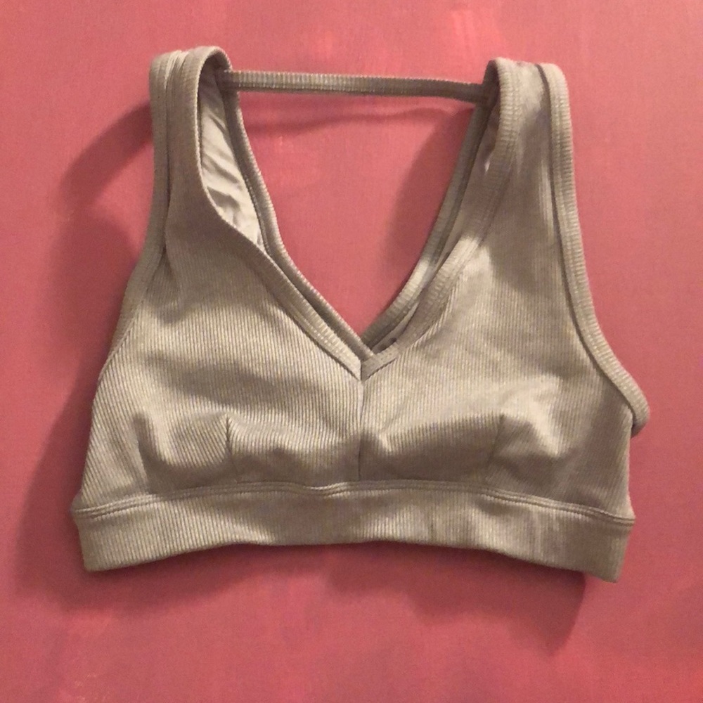 alo sports bra in silver grey